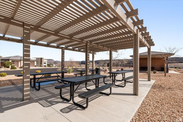 456 S SUBWAY, Hurricane, UT 84737