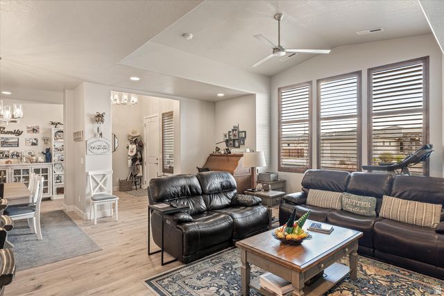 456 S SUBWAY, Hurricane, UT 84737