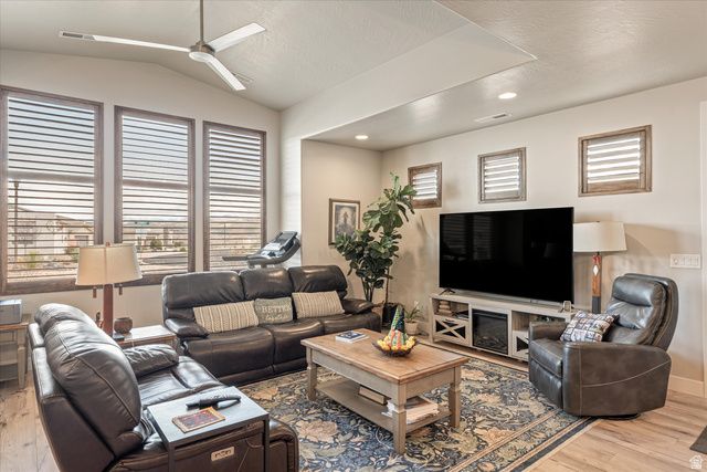 456 S SUBWAY, Hurricane, UT 84737