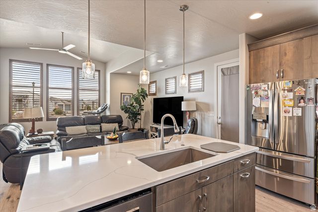 456 S SUBWAY, Hurricane, UT 84737