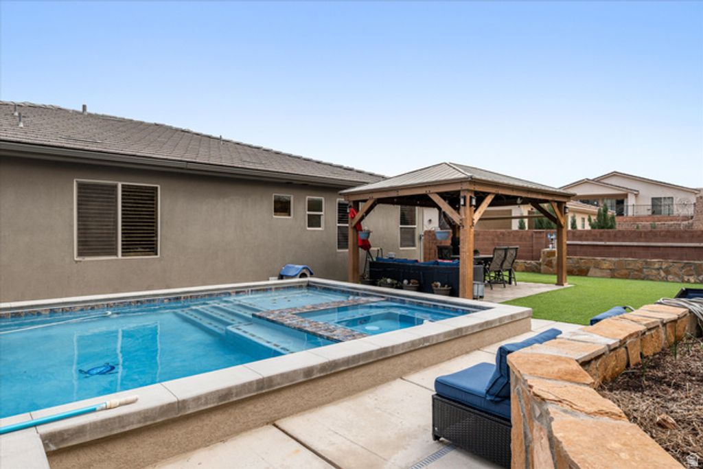 456 S SUBWAY, Hurricane, UT 84737