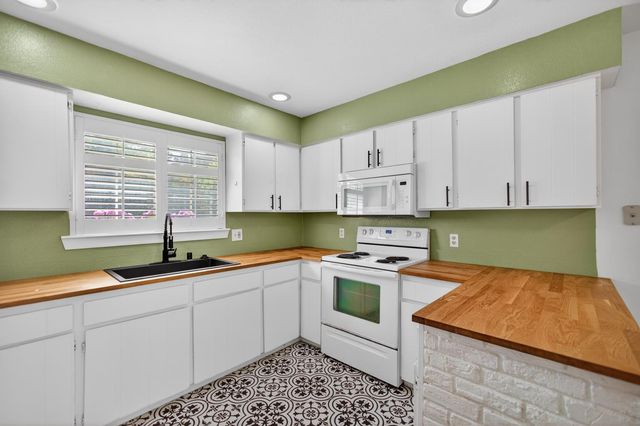 5200 Virginia Way, Sacramento, CA 95822