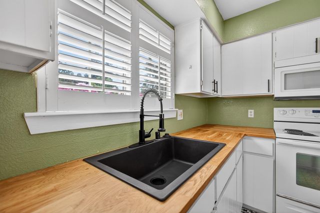 5200 Virginia Way, Sacramento, CA 95822