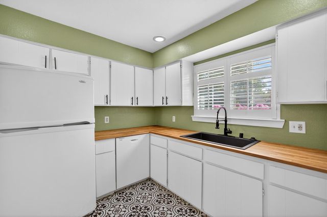 5200 Virginia Way, Sacramento, CA 95822