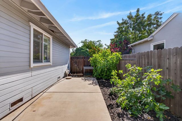 5200 Virginia Way, Sacramento, CA 95822