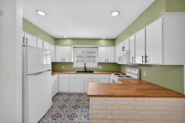 5200 Virginia Way, Sacramento, CA 95822