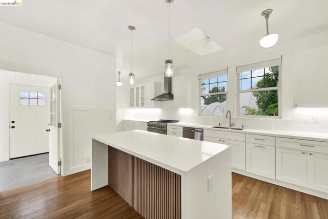 1043 47Th St, Emeryville, CA 94608