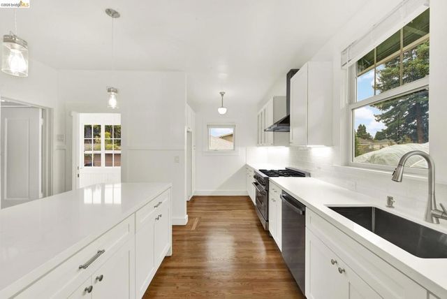 1043 47Th St, Emeryville, CA 94608