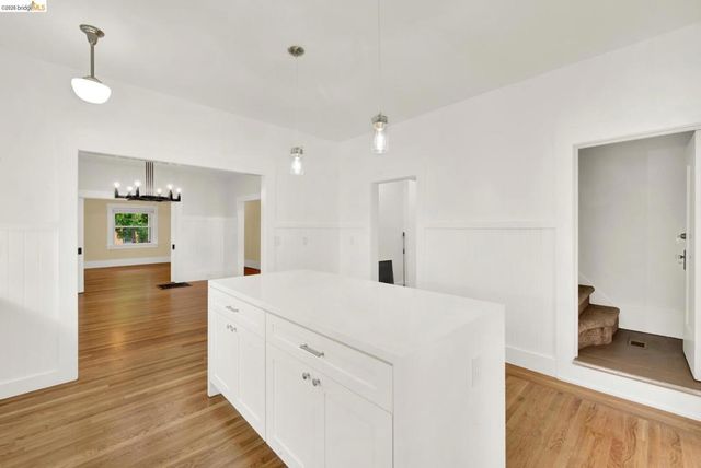 1043 47Th St, Emeryville, CA 94608