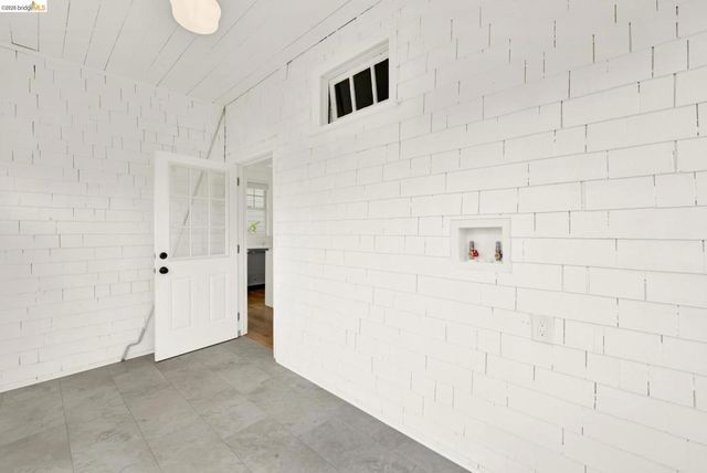 1043 47Th St, Emeryville, CA 94608