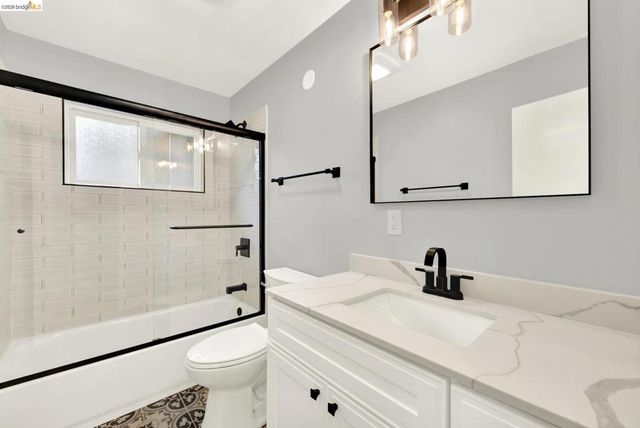 1043 47Th St, Emeryville, CA 94608
