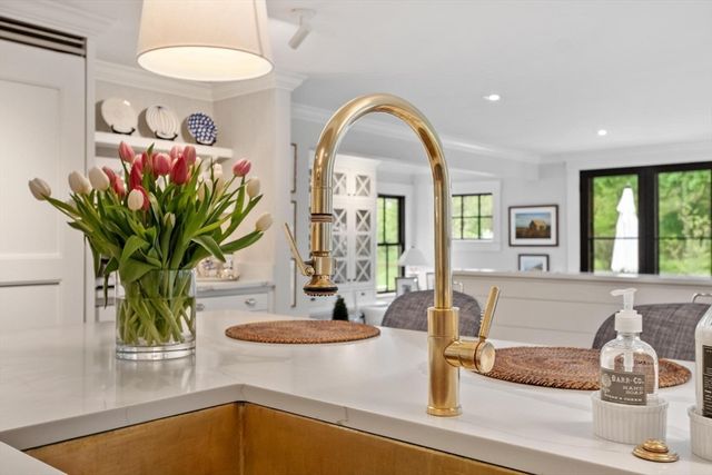 653 Main St, Concord, MA 01742
