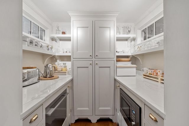 653 Main St, Concord, MA 01742