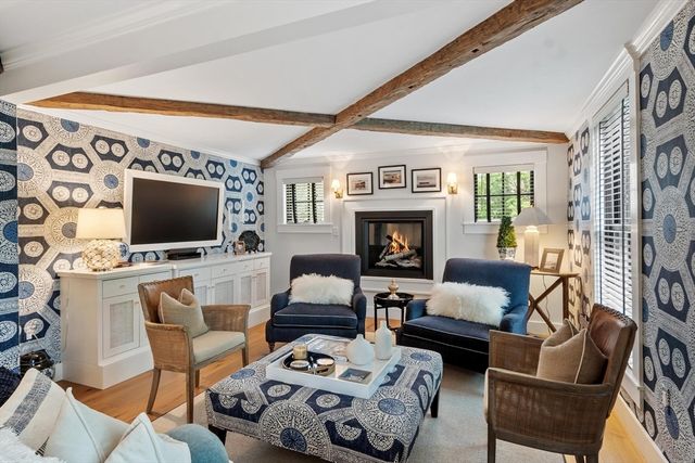 653 Main St, Concord, MA 01742