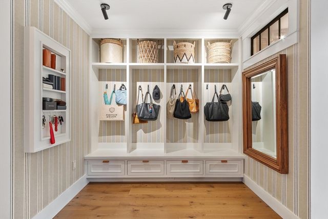 653 Main St, Concord, MA 01742