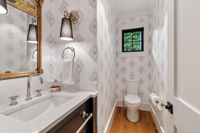 653 Main St, Concord, MA 01742