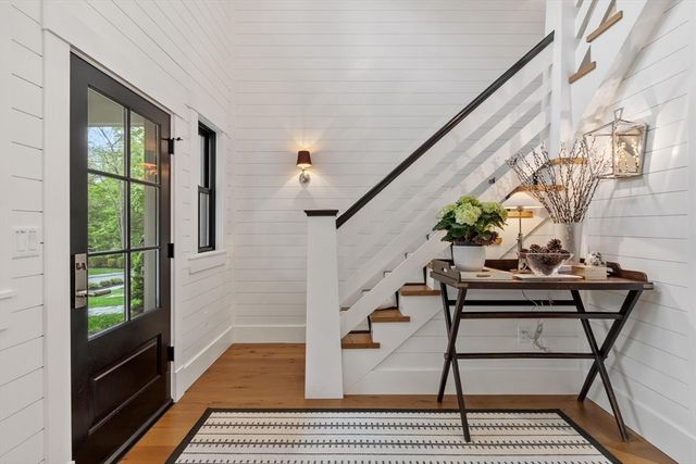 653 Main St, Concord, MA 01742