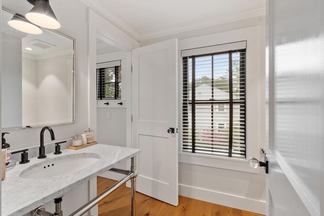653 Main St, Concord, MA 01742