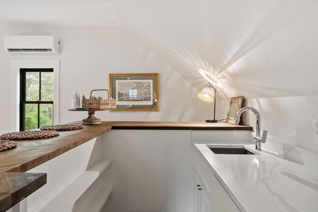 653 Main St, Concord, MA 01742