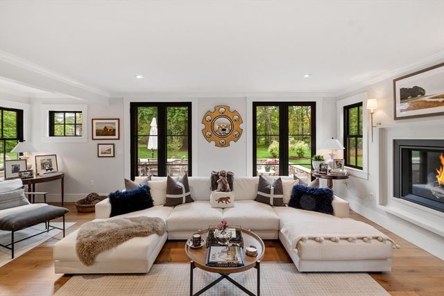 653 Main St, Concord, MA 01742