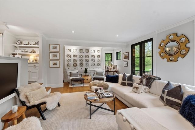 653 Main St, Concord, MA 01742