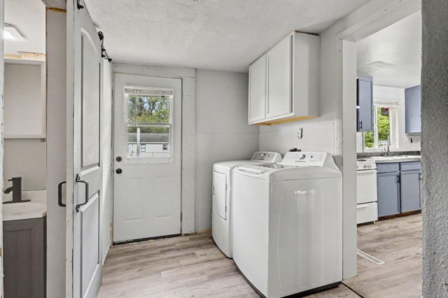210 N 16th Street N, Springfield, MI 49037