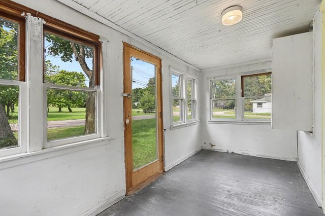 210 N 16th Street N, Springfield, MI 49037