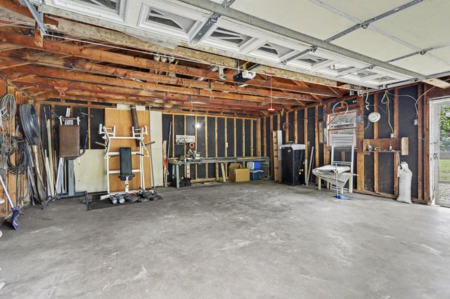 210 N 16th Street N, Springfield, MI 49037