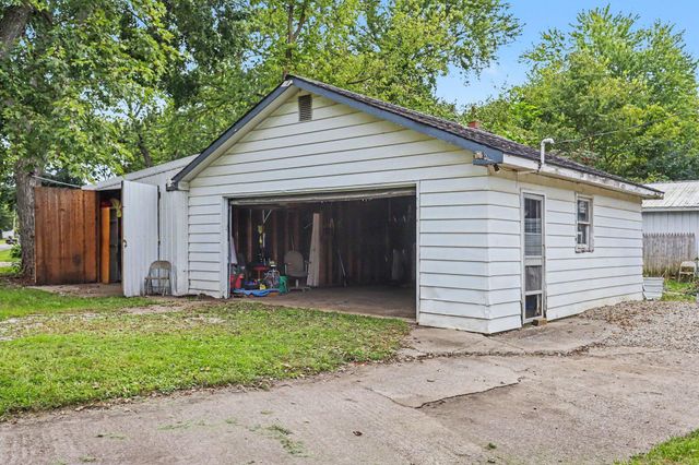 210 N 16th Street N, Springfield, MI 49037