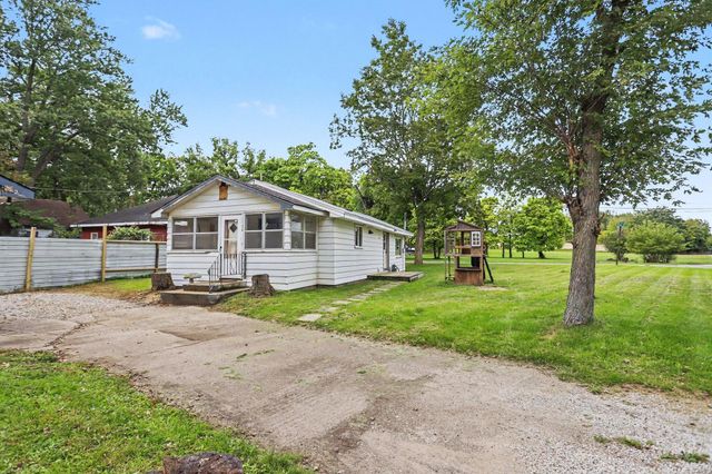 210 N 16th Street N, Springfield, MI 49037