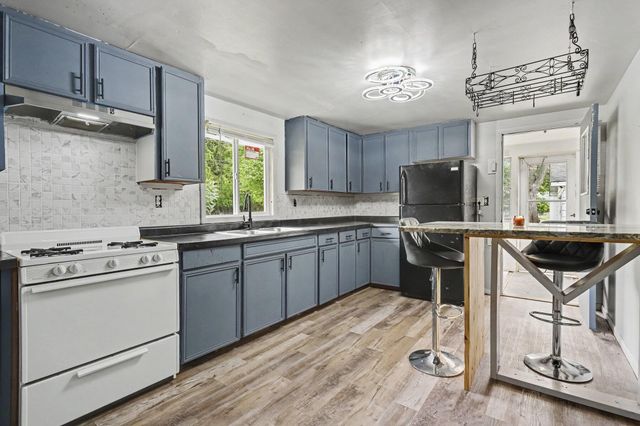 210 N 16th Street N, Springfield, MI 49037