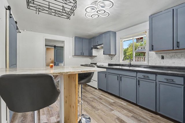 210 N 16th Street N, Springfield, MI 49037