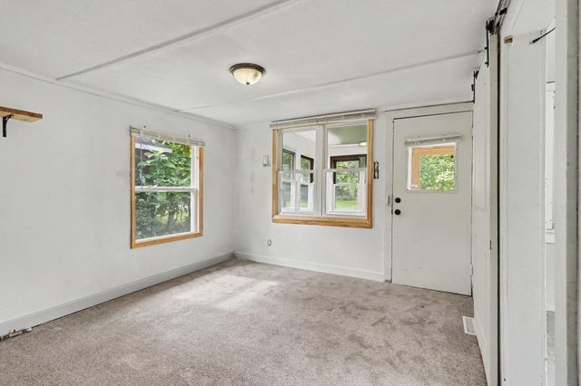 210 N 16th Street N, Springfield, MI 49037