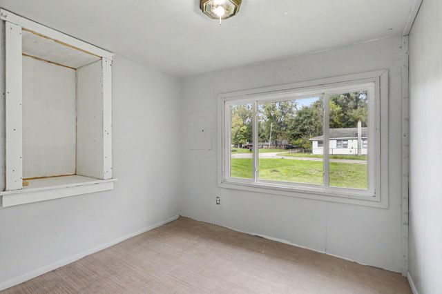 210 N 16th Street N, Springfield, MI 49037