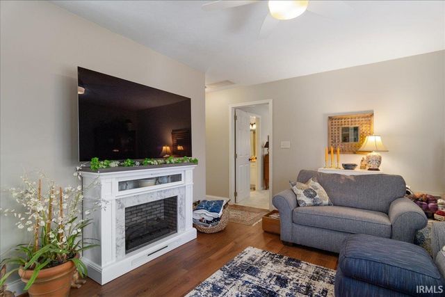 8004 River Park Way, Evansville, IN 47715