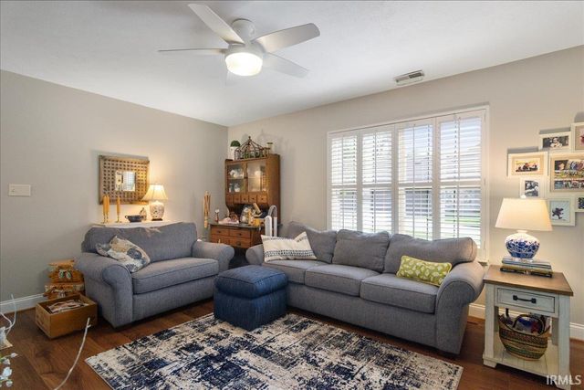 8004 River Park Way, Evansville, IN 47715