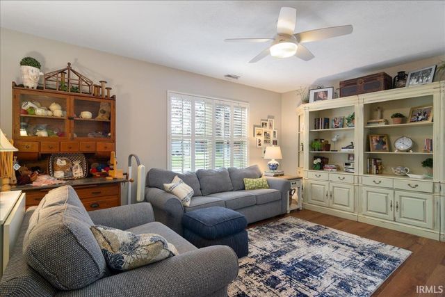8004 River Park Way, Evansville, IN 47715