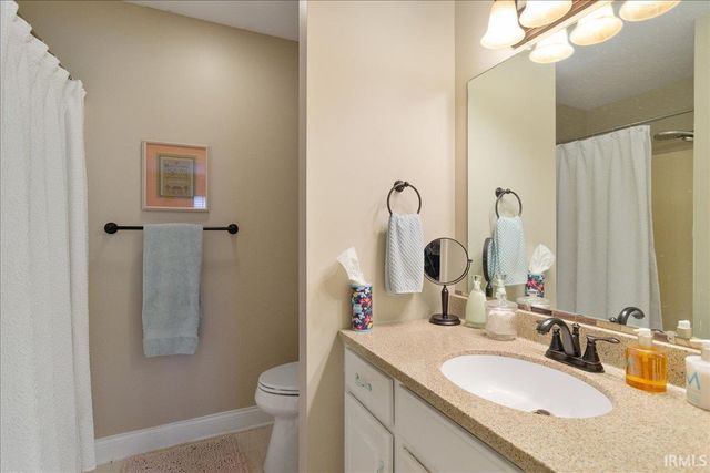 8004 River Park Way, Evansville, IN 47715