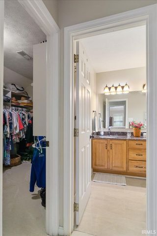 8004 River Park Way, Evansville, IN 47715