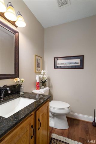 8004 River Park Way, Evansville, IN 47715