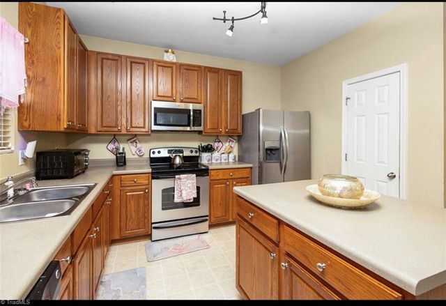 4823 Kingwell Drive, Mcleansville, NC 27301