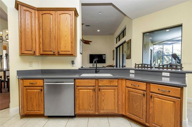 5203 GROVE MANOR, Lady Lake, FL 32159