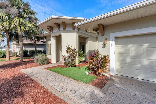 5203 GROVE MANOR, Lady Lake, FL 32159