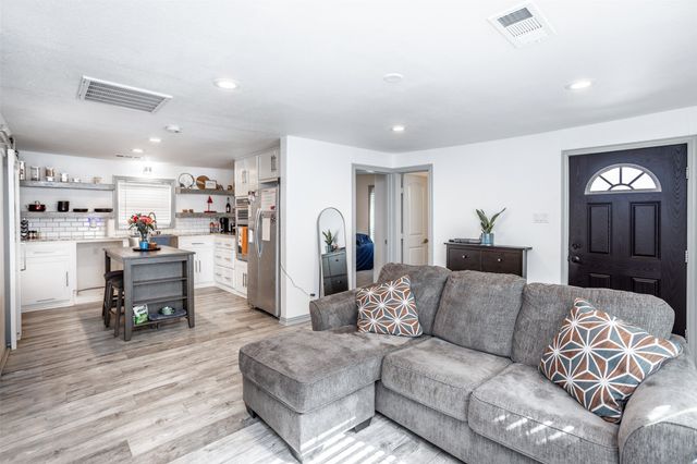 313 Fair Avenue, Gainesville, TX 76240