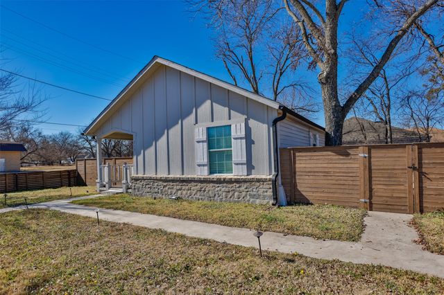 313 Fair Avenue, Gainesville, TX 76240