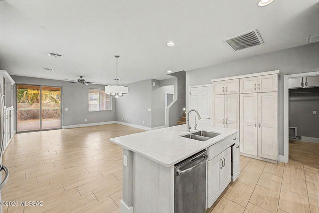 678 S Desert Haven Road, Vail, AZ 85641