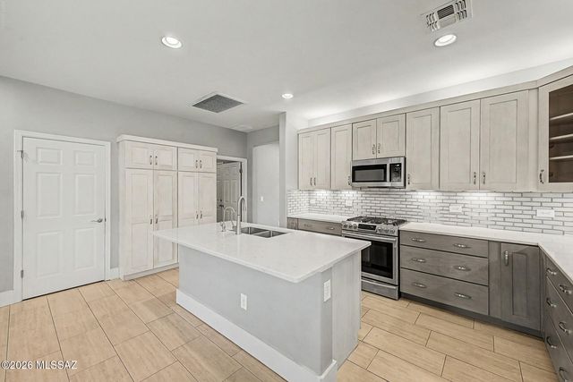 678 S Desert Haven Road, Vail, AZ 85641