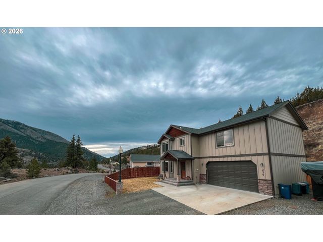 239 Elk view Dr, Canyon City, OR 97820