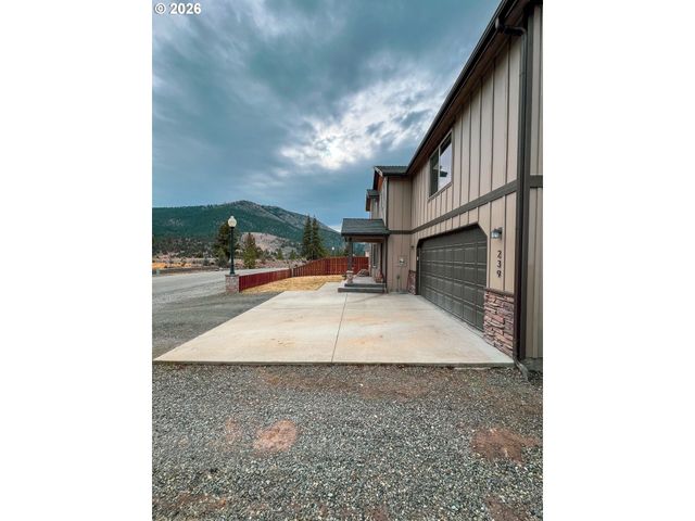 239 Elk view Dr, Canyon City, OR 97820