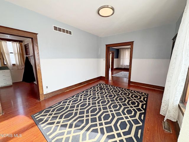 933 N Main Street, Bowling Green, OH 43402